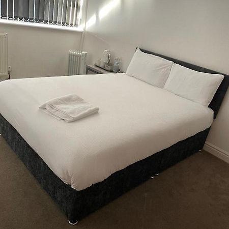 Apartment In Central Wakefield เวคฟิลด์ ภายนอก รูปภาพ