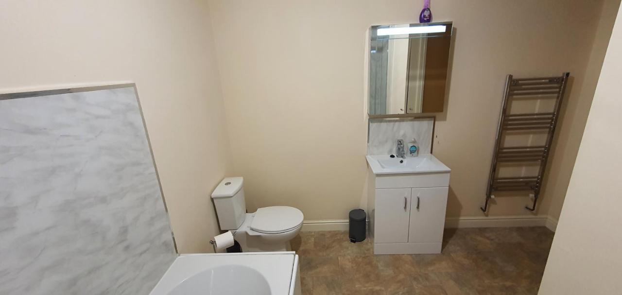Apartment In Central Wakefield เวคฟิลด์ ภายนอก รูปภาพ